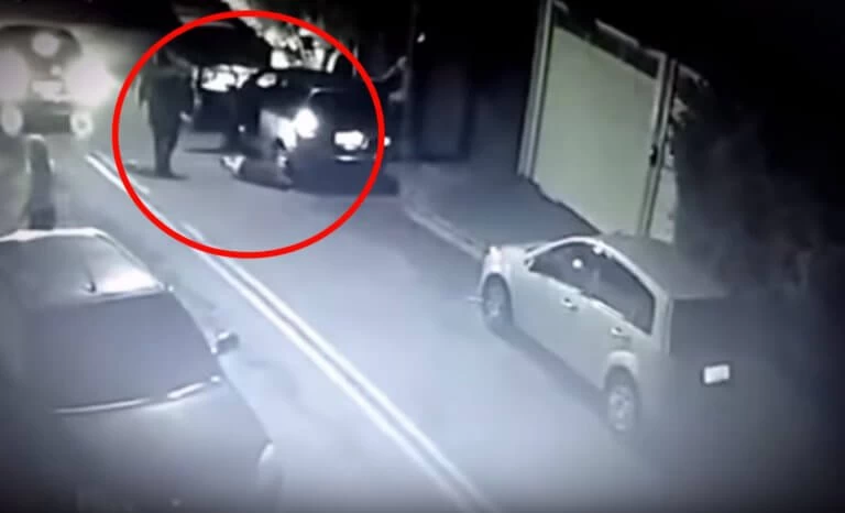 Κακοποιός επιτίθεται σε ιερέα και χάνει την ζωή του από έμφραγμα – Προσοχή βίντεο με σκληρές εικόνες!
